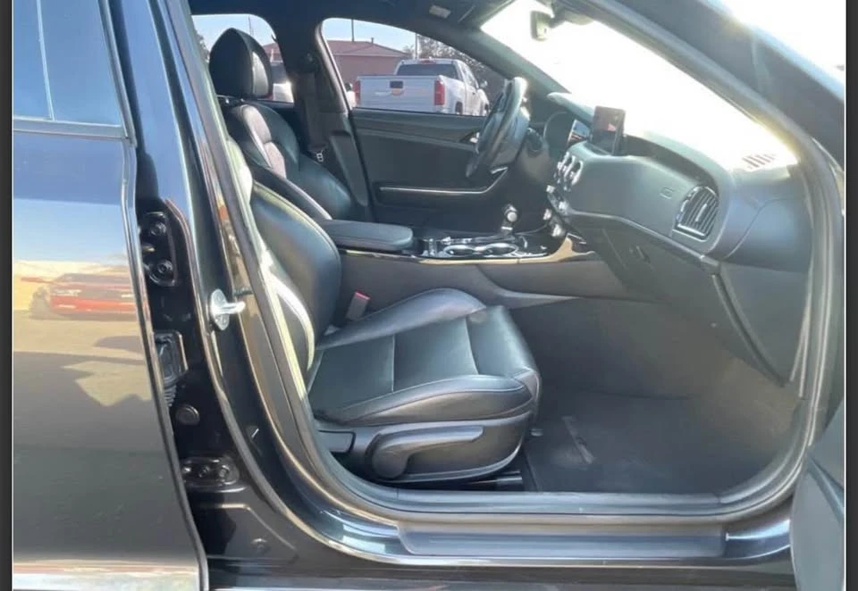 2022 Kia Stinger GT - Image 9 of 15