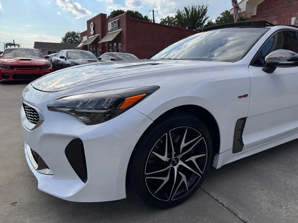 2022 Kia Stinger - Image 17 of 19