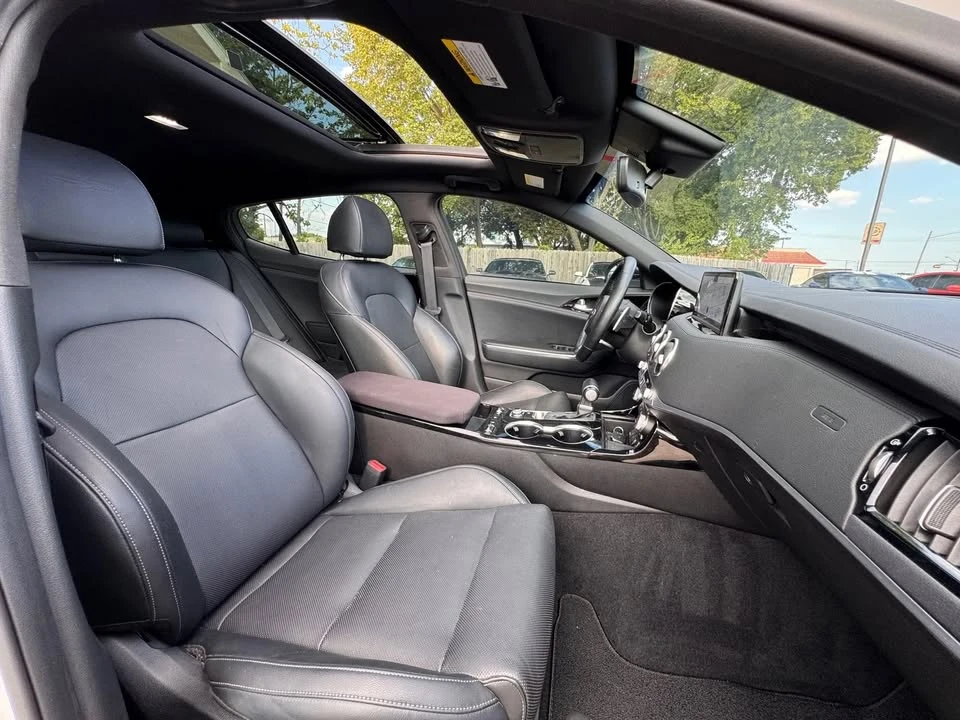 2022 Kia Stinger - Image 15 of 19