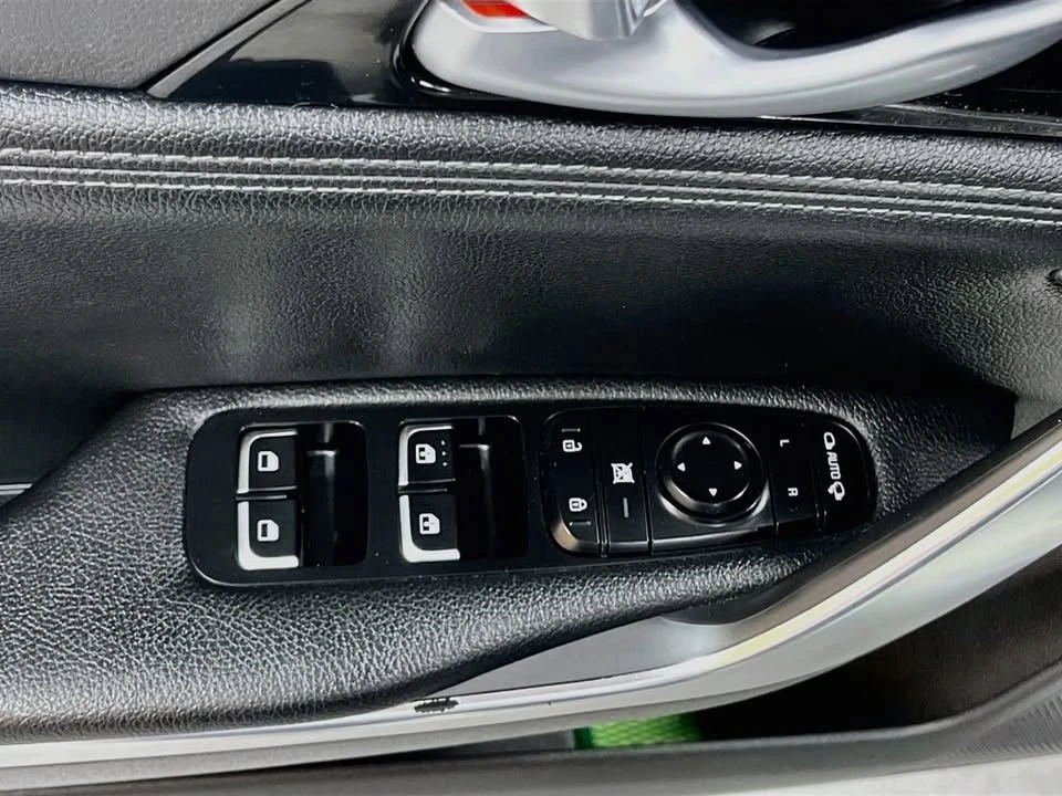 2022 Kia - Image 18 of 20