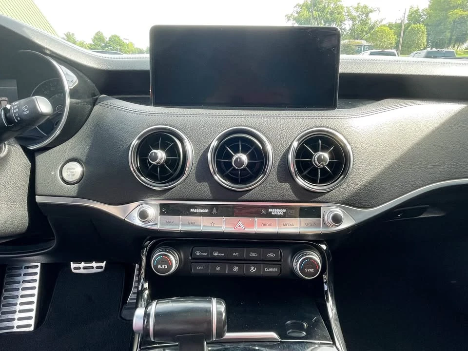 2022 Kia Stinger GT - Image 12 of 15