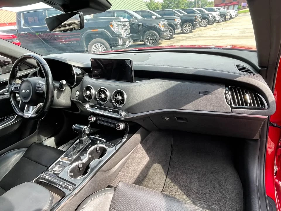 2022 Kia Stinger GT - Image 9 of 15