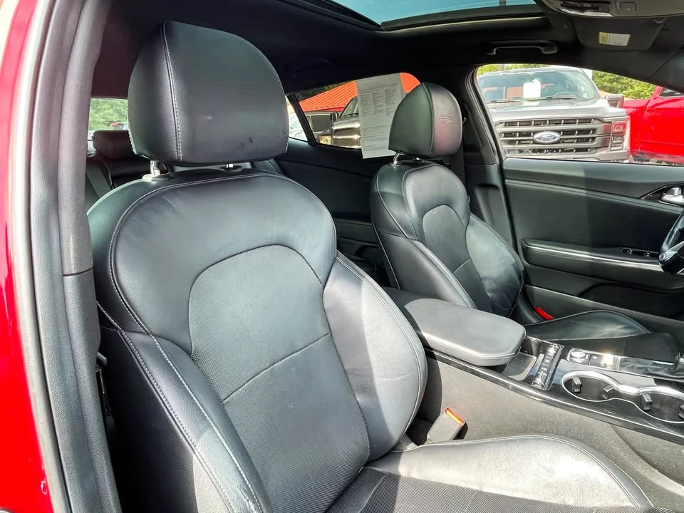 2022 Kia Stinger GT - Image 10 of 15