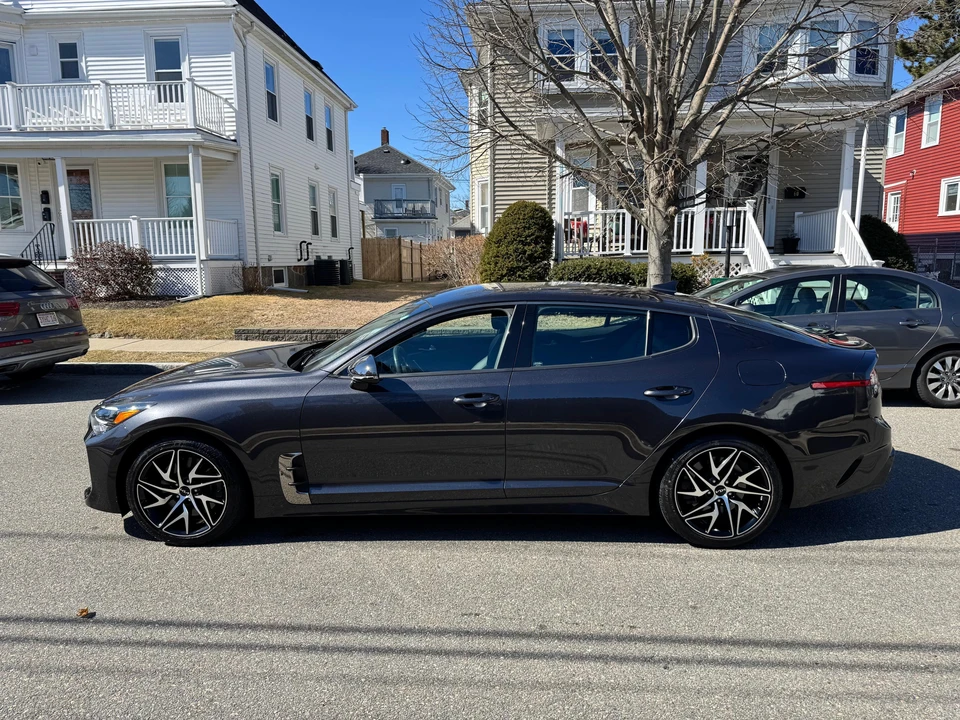 2022 Kia Stinger - Image 9 of 31