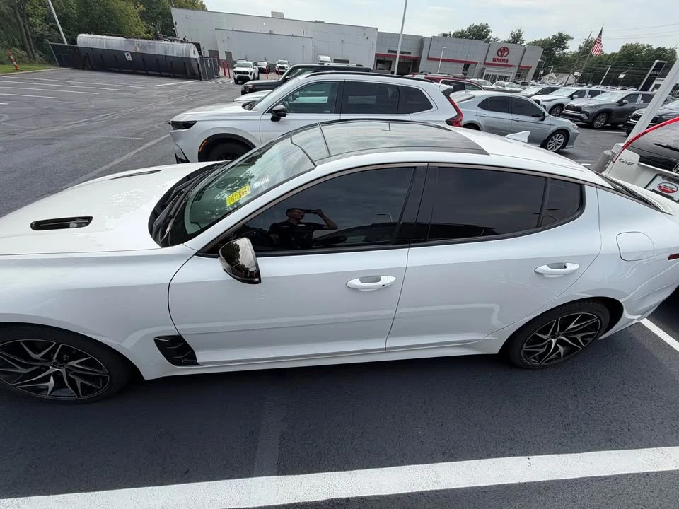 2022 Kia Stinger - Image 2 of 9