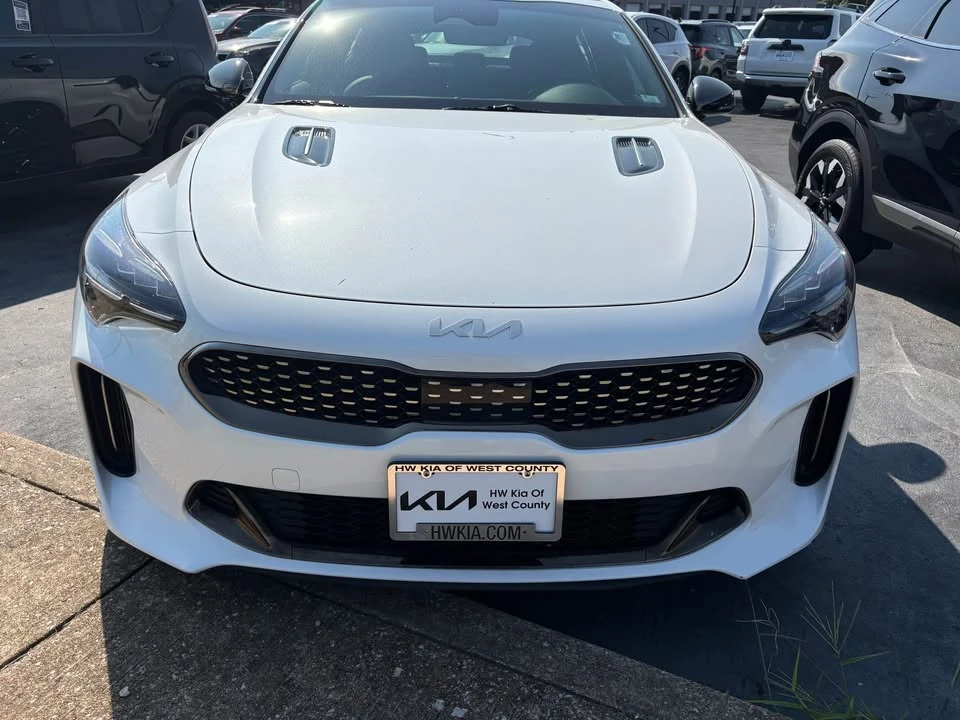 2022 Kia Stinger GT - Image 2 of 11