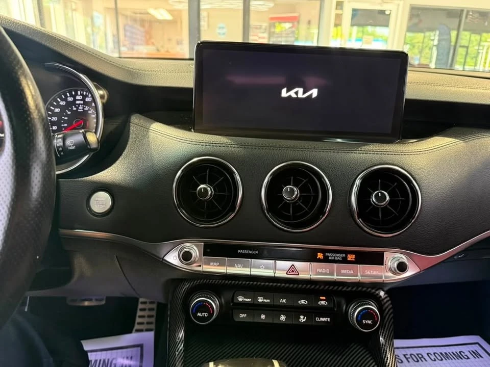2022 Kia Stinger - Image 13 of 20