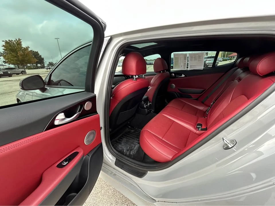 2022 Kia Stinger - Image 10 of 14