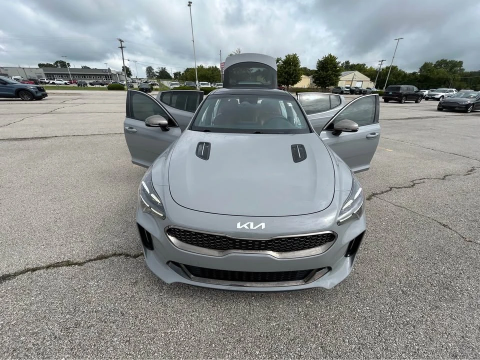 2022 Kia Stinger - Image 2 of 14