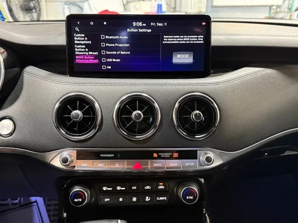2022 Kia Stinger GT - Image 17 of 19