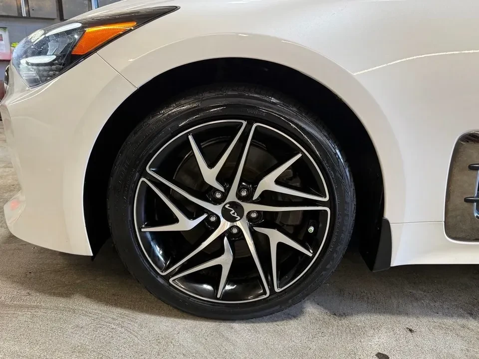 2022 Kia Stinger GT - Image 10 of 19