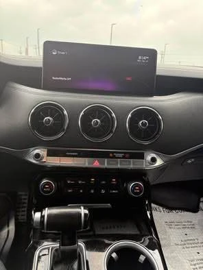 2022 Kia Stinger - Image 6 of 10