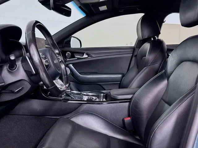 2022 Kia Stinger GT - Image 9 of 19