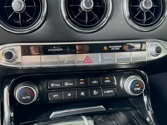 2022 Kia Stinger GT - Image 13 of 19