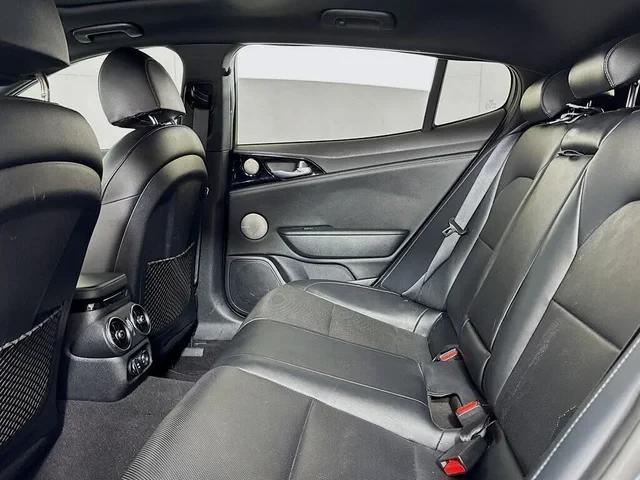 2022 Kia Stinger GT - Image 10 of 19