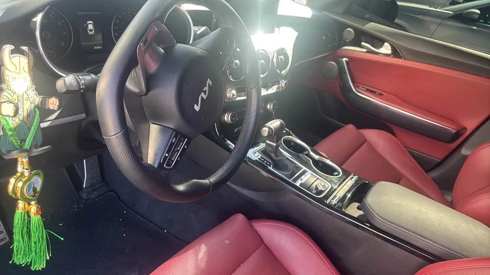 2022 Kia Stinger - Image 5 of 9
