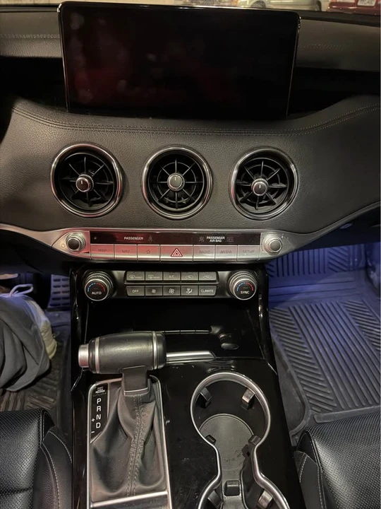 2022 Kia Stinger - Image 9 of 17