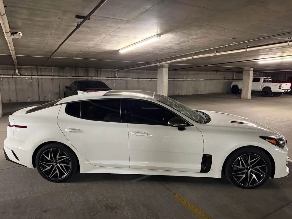 2022 Kia Stinger - Image 2 of 17