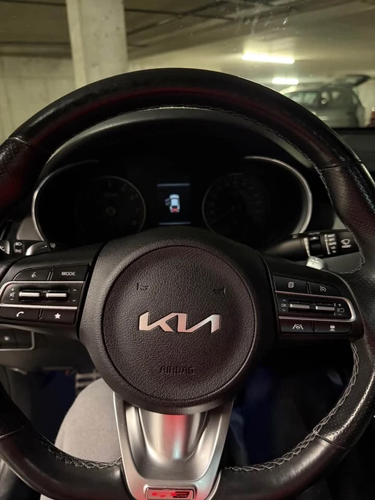 2022 Kia Stinger - Image 8 of 17
