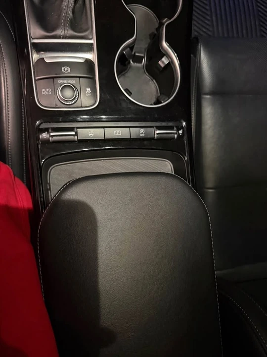 2022 Kia Stinger - Image 10 of 17