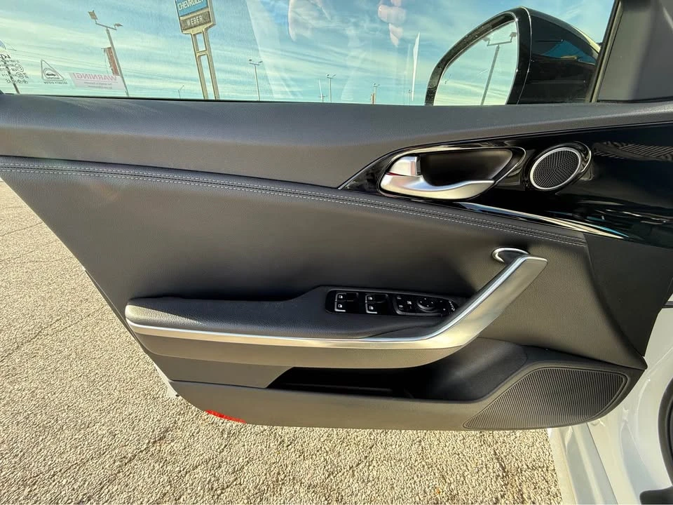 2022 Kia Stinger - Image 13 of 18