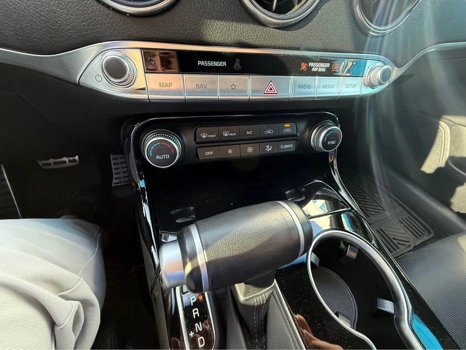2022 Kia Stinger - Image 16 of 18