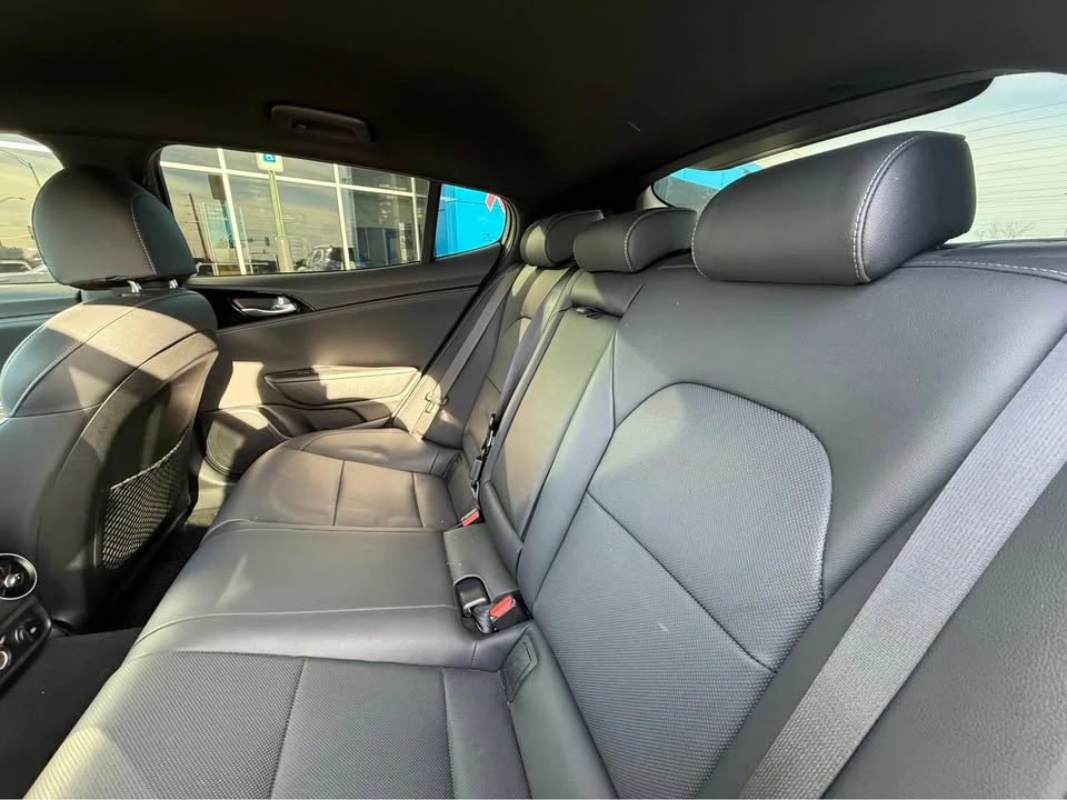 2022 Kia Stinger - Image 10 of 18