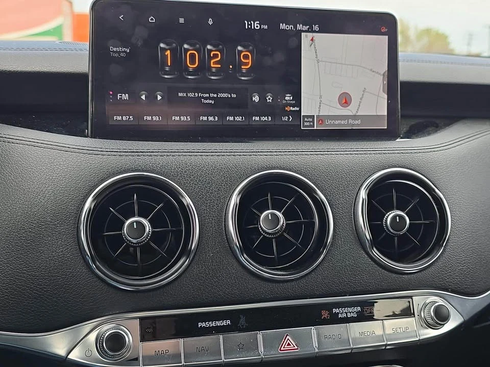 2022 Kia Stinger GT - Image 16 of 20