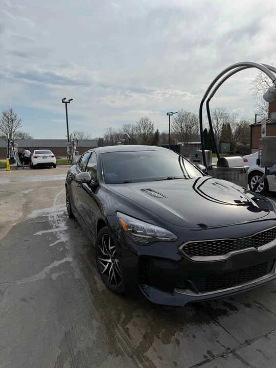 2022 Kia Stinger GT - Image 2 of 10
