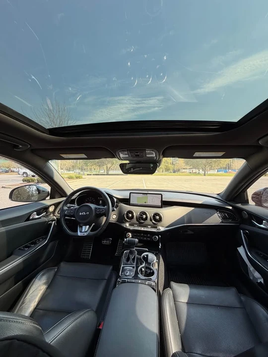 2022 Kia Stinger - Image 7 of 10