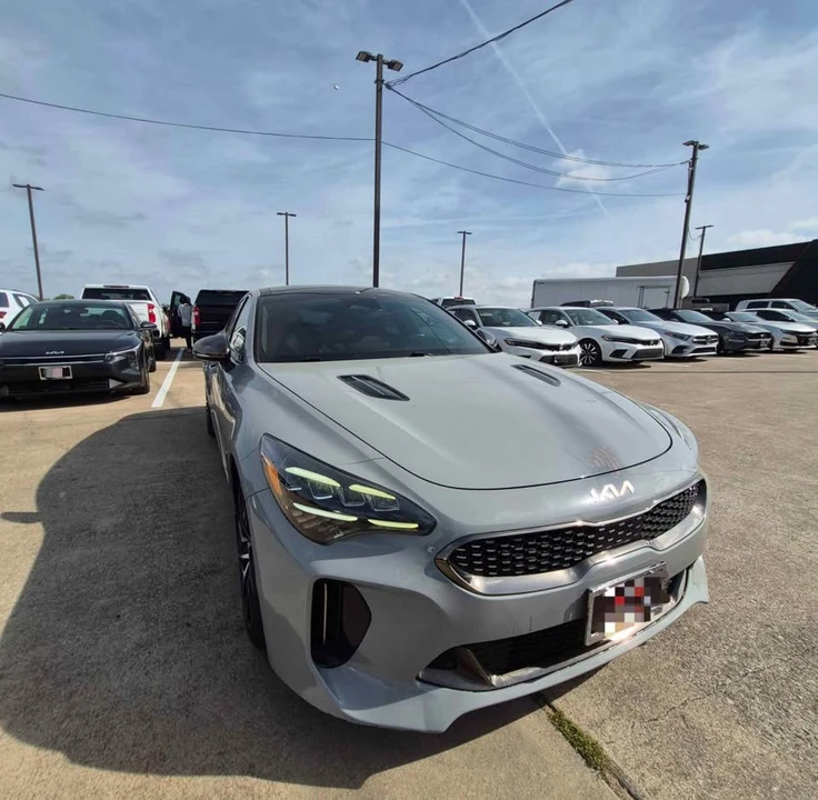 2022 Kia Stinger - Image 2 of 10