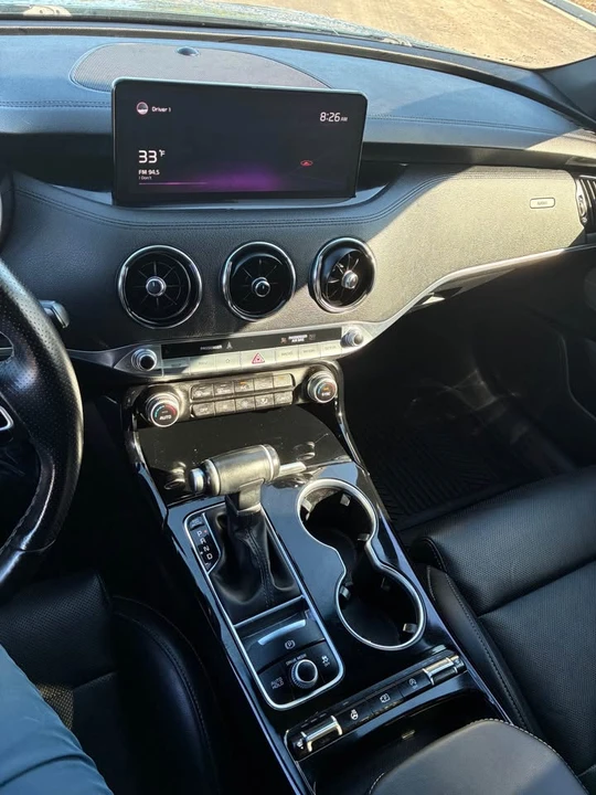 2022 Kia Stinger - Image 9 of 14