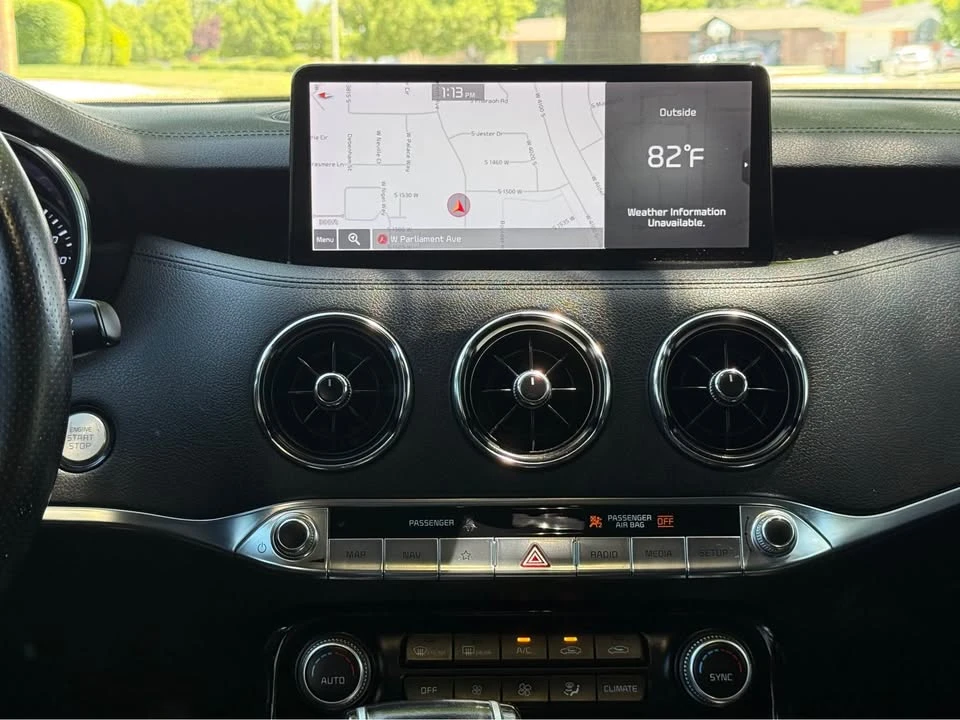 2022 Kia Stinger - Image 15 of 17