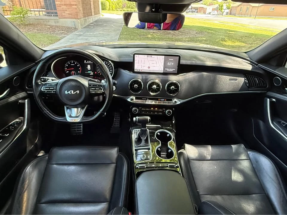 2022 Kia Stinger - Image 12 of 17