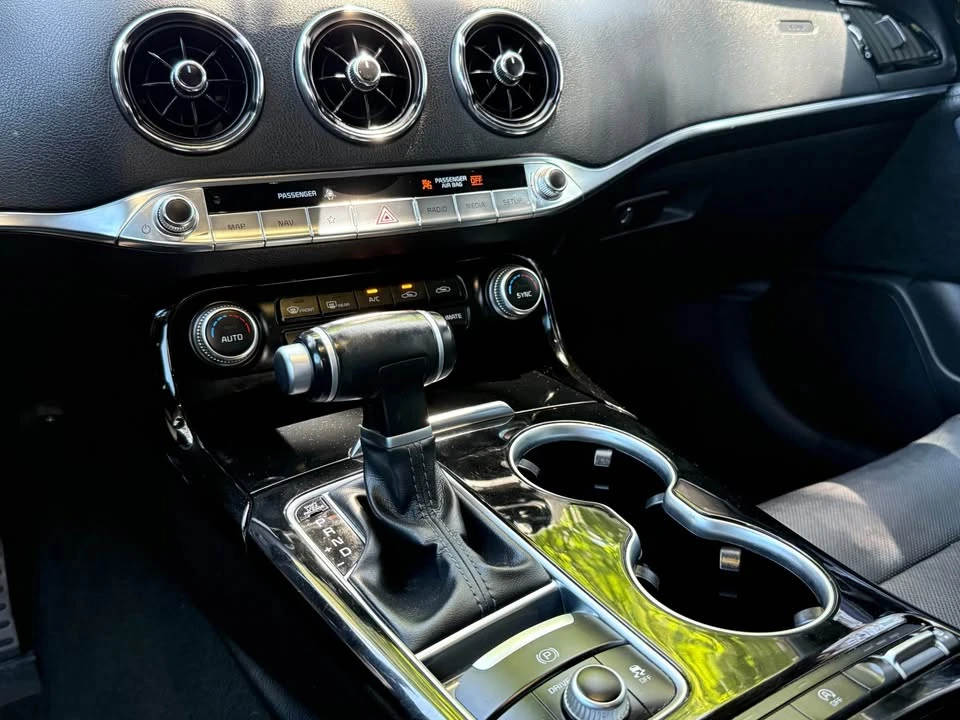 2022 Kia Stinger - Image 14 of 17