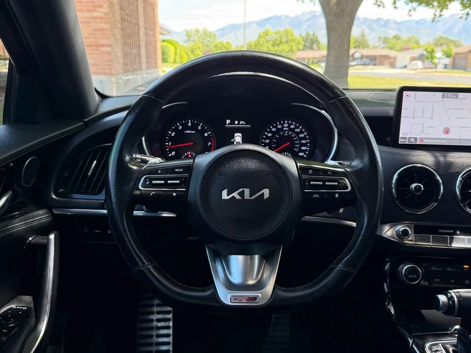 2022 Kia Stinger - Image 13 of 17