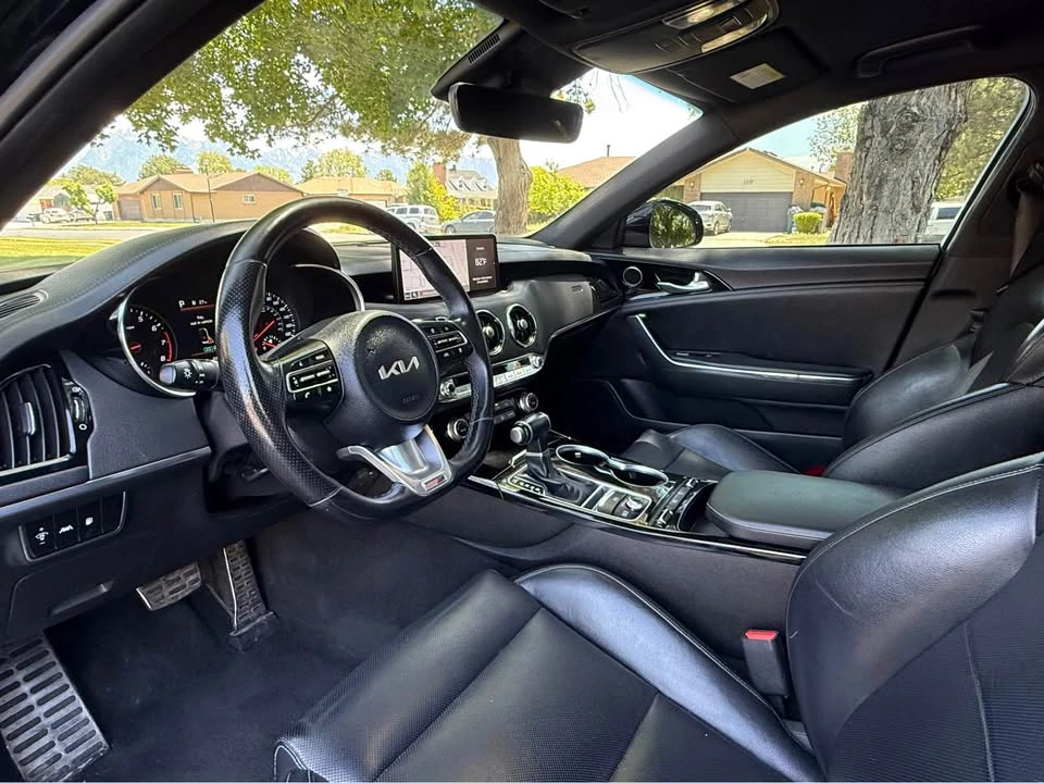 2022 Kia Stinger - Image 9 of 17
