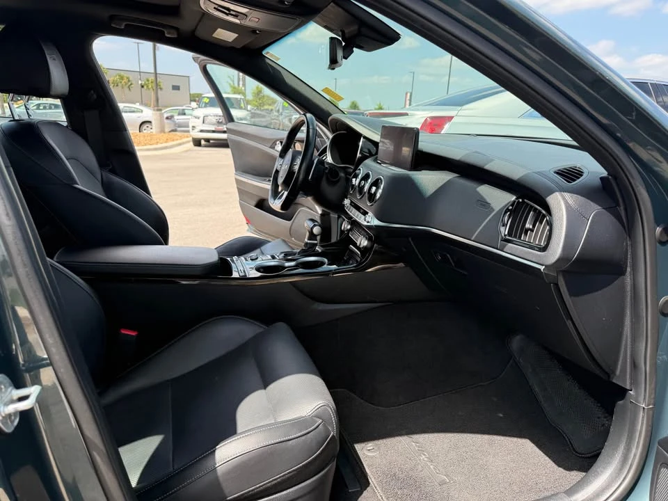 2022 Kia Stinger - Image 10 of 13
