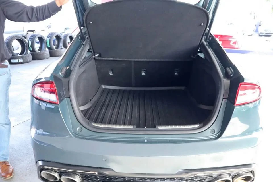 2022 Kia Stinger - Image 17 of 19