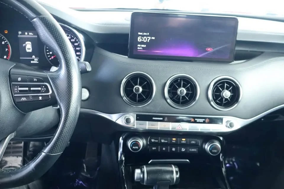 2022 Kia Stinger - Image 14 of 19