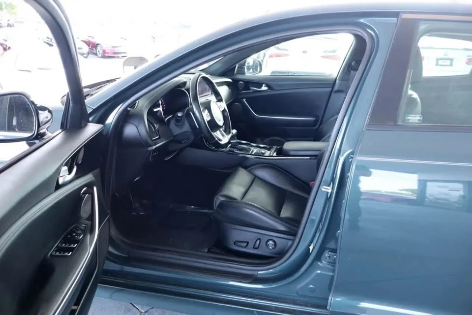 2022 Kia Stinger - Image 8 of 19
