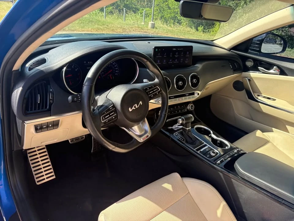 2022 Kia Stinger - Image 9 of 20