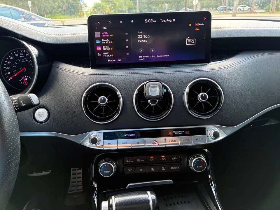 2022 Kia Stinger - Image 10 of 19