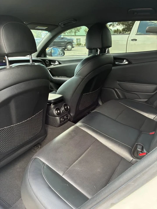 2022 Kia Stinger - Image 15 of 19