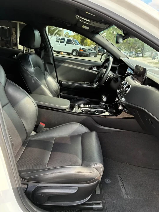 2022 Kia Stinger - Image 18 of 19