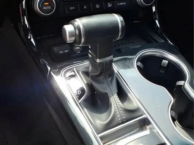 2022 Kia Stinger GT - Image 12 of 16