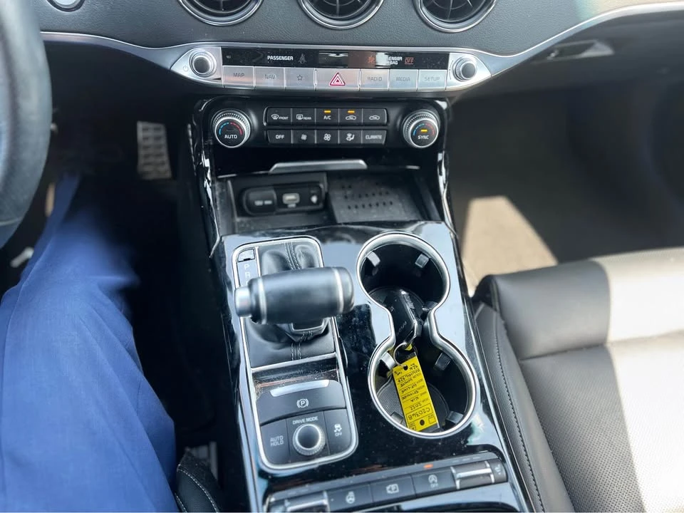 2022 Kia Stinger - Image 16 of 18