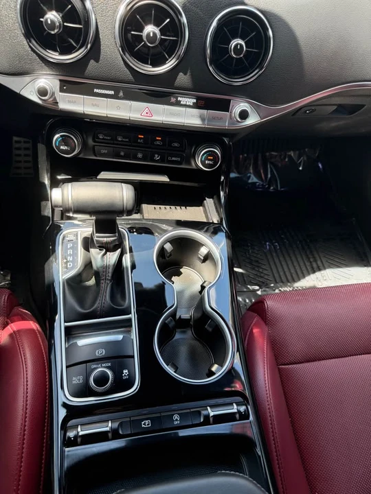 2022 Kia Stinger - Image 9 of 11