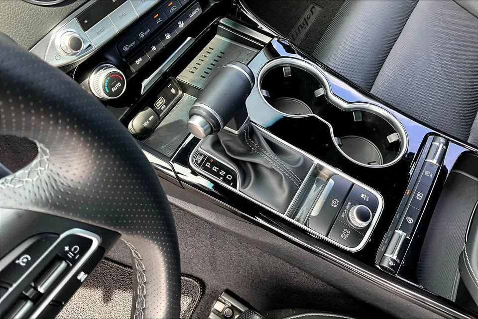 2022 Kia Stinger - Image 10 of 14