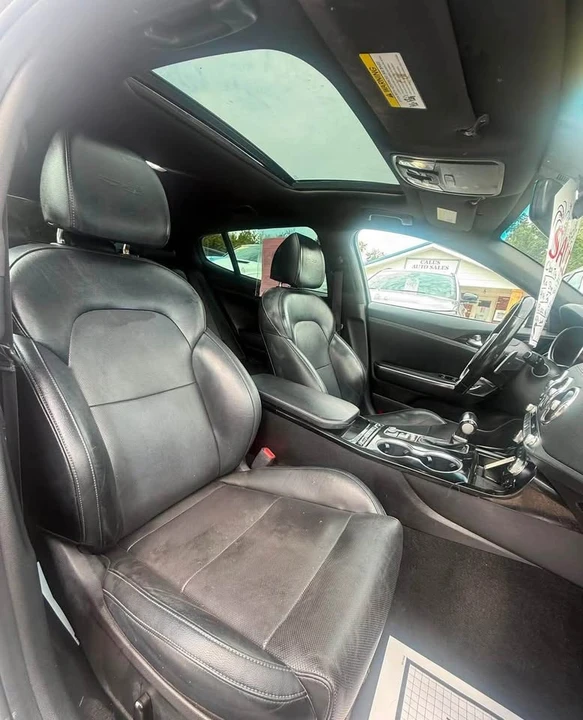 2022 Kia Stinger - Image 13 of 17